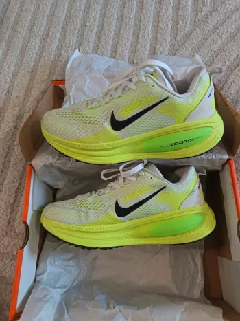 Used Nike Vomero 18 Running Shoes