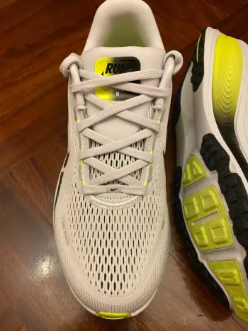 Used Nike Vomero 18 bike — image 3 of 7