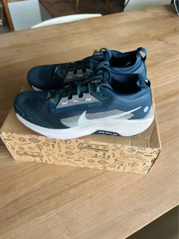 Used Pegasus Trail 5 GTX Running Shoes