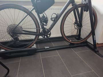 Brugt Wahoo KICKR ROLLR 2025 bike — billede 3 af 4