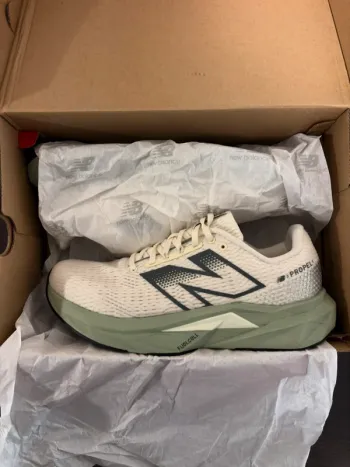 New Balance Propel V5 Running Shoes d'occasion
