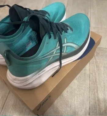 Used Asics Gel Nimbus 27 Running Shoes