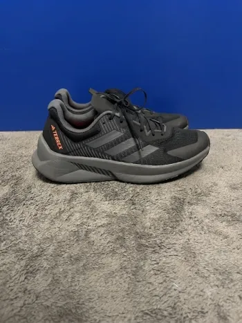 Used Flow Soulstride Running Shoes