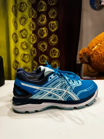 Brugt White GT-2000 5 Running Shoes