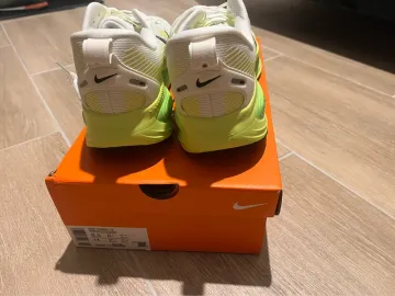 Nike Vomero 18 Running Shoes usato