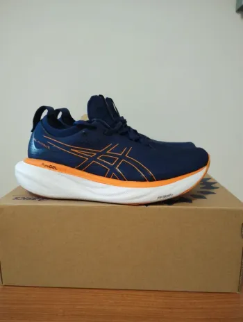 Used Asics Gel Nimbus 25 Running Shoes