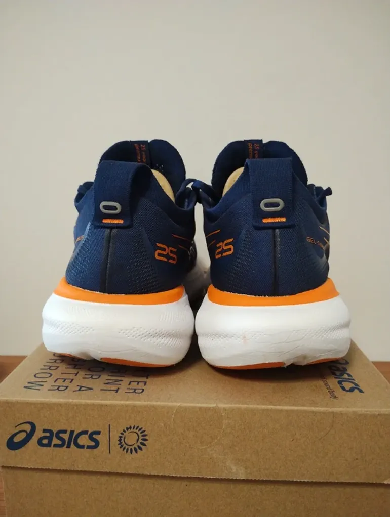 Used Asics Gel Nimbus 25 bike — image 4 of 6
