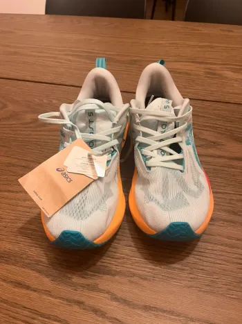 Used Asics Novablast 5 bike — image 2 of 5