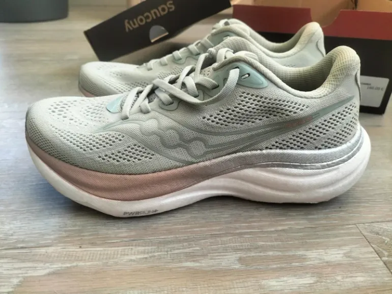 Saucony Running Shoes bike d'occasion — image 3 sur 4