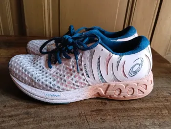 Used Asics Running Shoes bike — image 4 of 6