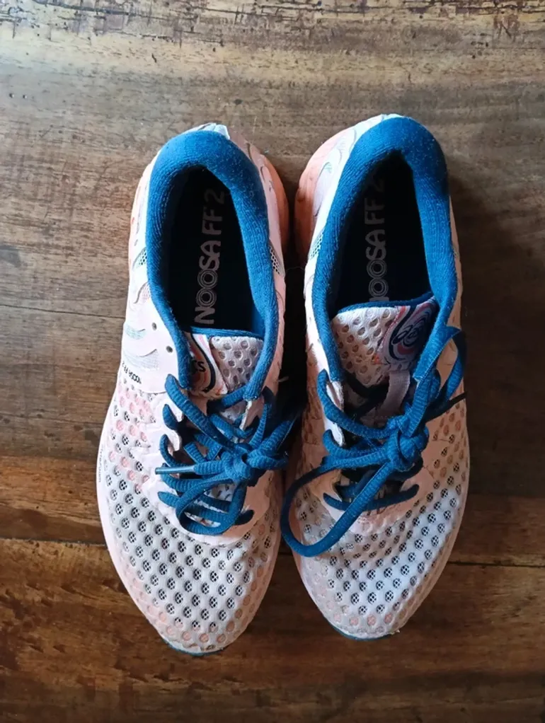 Used Asics Running Shoes bike — image 2 of 6