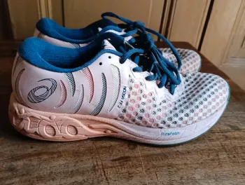 Used Asics Running Shoes bike — image 3 of 6