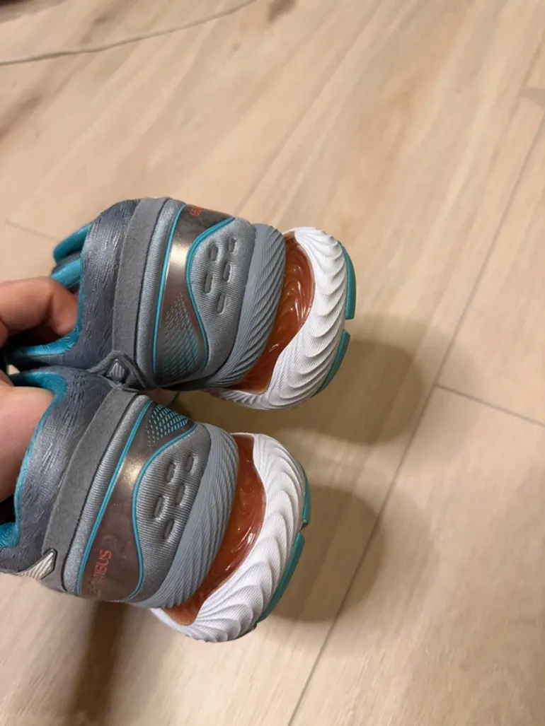 Used Asics Gel Nimbus bike — image 7 of 7