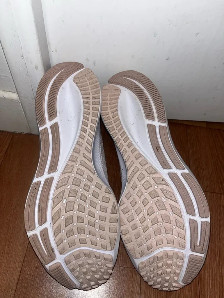Rose Nike Running Shoes bike d'occasion — image 4 sur 7