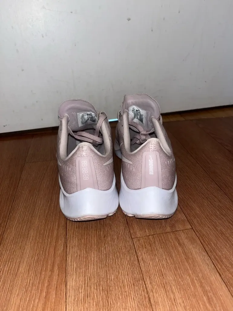 Rose Nike Running Shoes bike d'occasion — image 2 sur 7