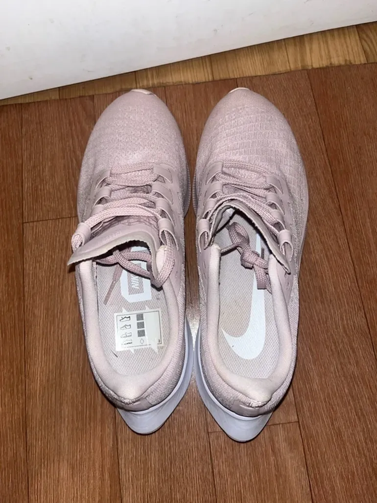 Rose Nike Running Shoes bike d'occasion — image 3 sur 7