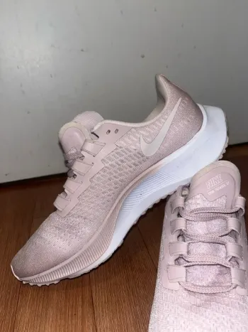 Rose Nike Running Shoes bike d'occasion — image 5 sur 7