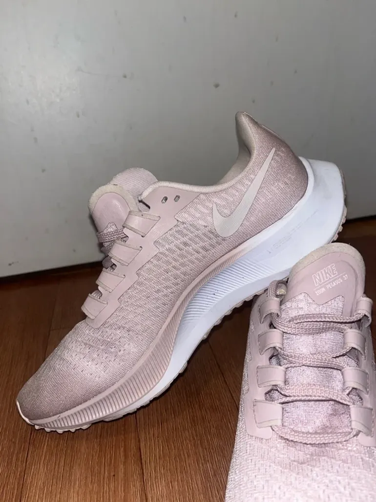 Rose Nike Running Shoes bike d'occasion — image 5 sur 7