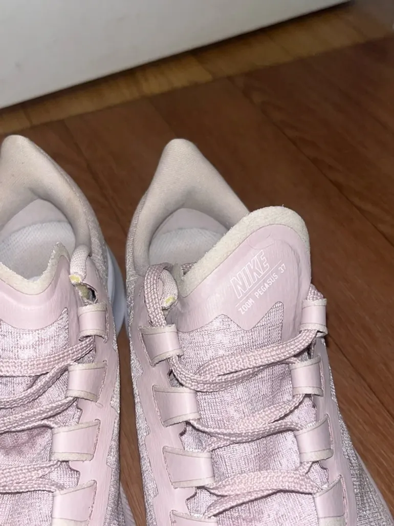 Rose Nike Running Shoes bike d'occasion — image 7 sur 7