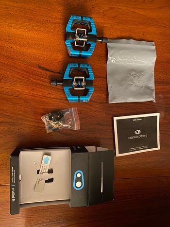 Použité Crankbrothers Mallet E Pedals 2025 Drivetrain & Pedals