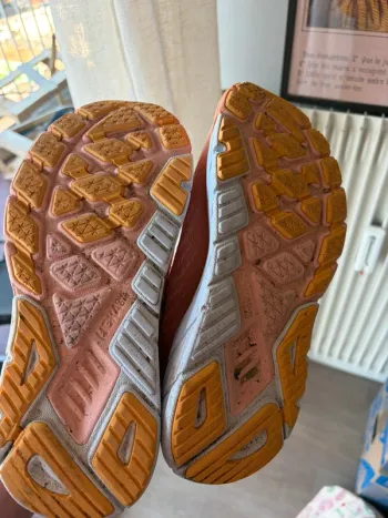 Used Hoka Arahi 6 bike — image 4 of 4
