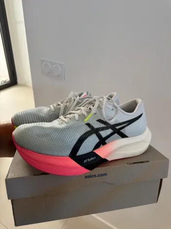 Tweedehands Asics Metaspeed Sky Ekiden bike — afbeelding 7 van 13