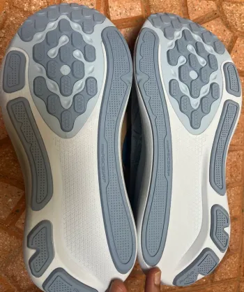 Tweedehands Solid Gel-Kayano 33 bike — afbeelding 3 van 10