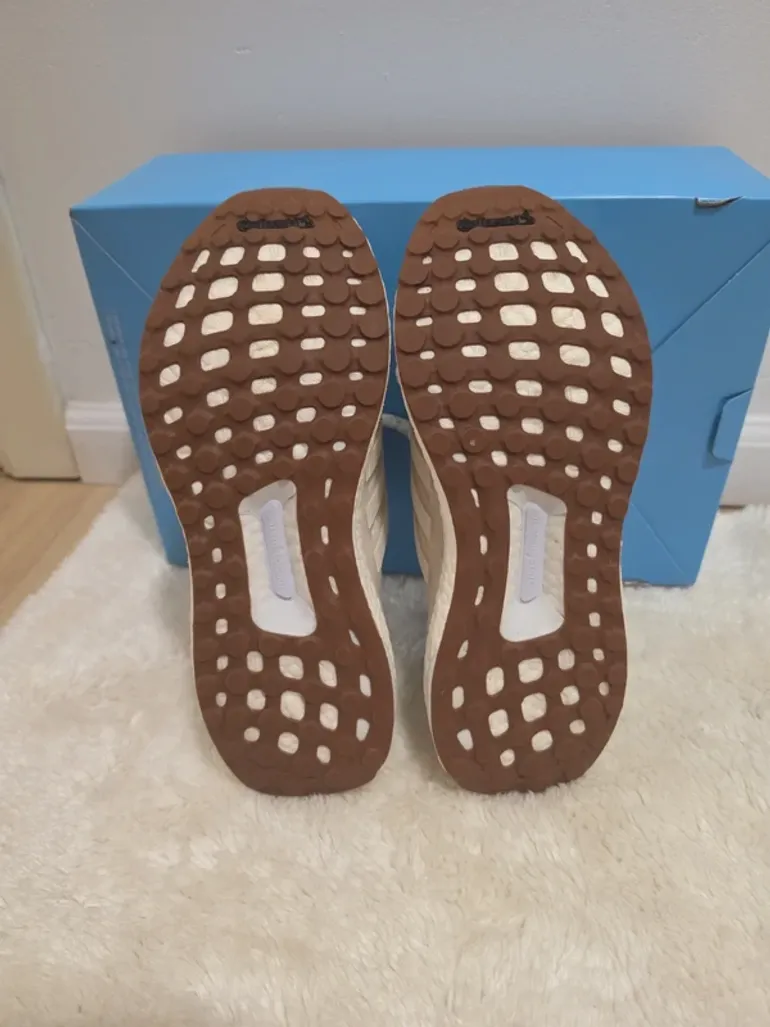 Tweedehands Adidas Ultra Boost bike — afbeelding 2 van 5