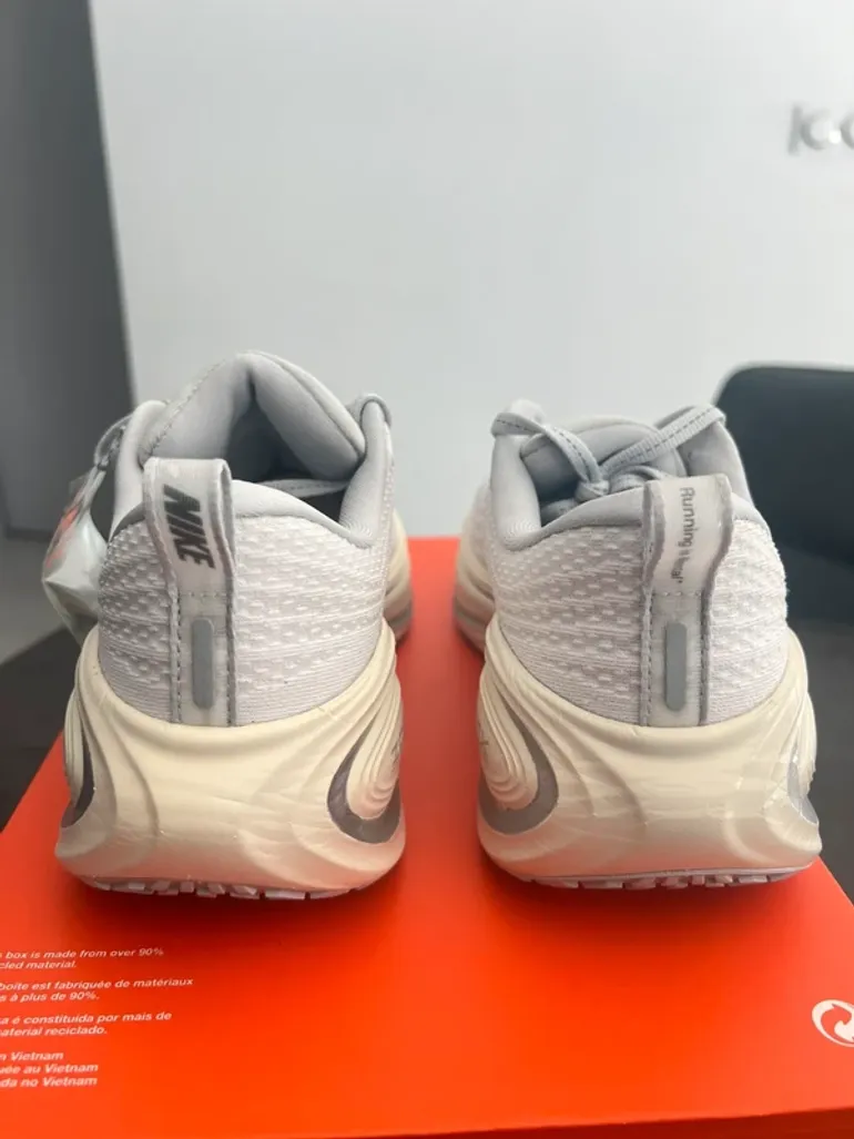 Used Nike Vomero Plus bike — image 7 of 14