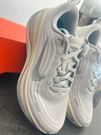 Used Nike Vomero Plus bike — image 6 of 14