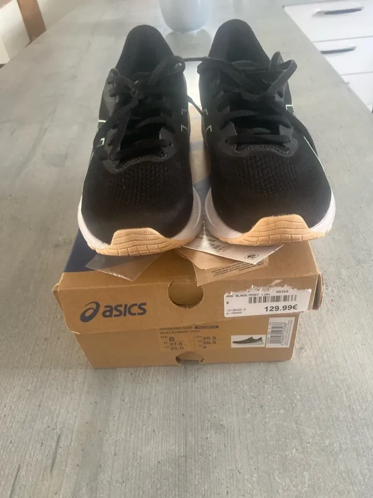 Used Asics Running Shoes bike — image 2 of 3