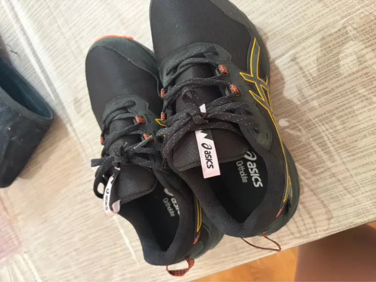 Tweedehands Asics Gel Venture bike — afbeelding 2 van 4