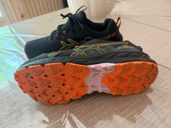 Tweedehands Asics Gel Venture bike — afbeelding 3 van 4