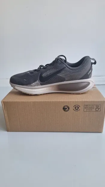 Tweedehands Nike Vomero 18 Running Shoes