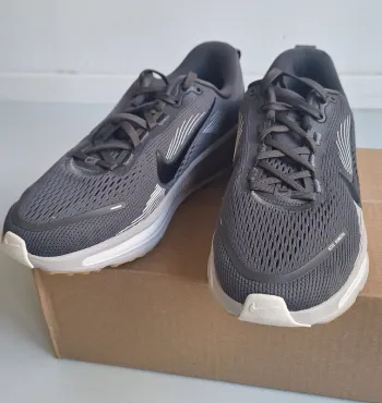 Tweedehands Nike Vomero 18 bike — afbeelding 9 van 10