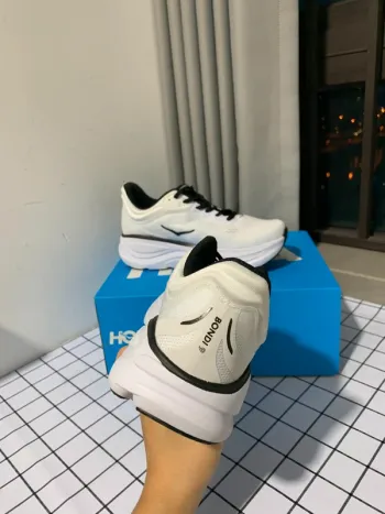 Hoka Bondi 9 bike usato — immagine 4 di 5