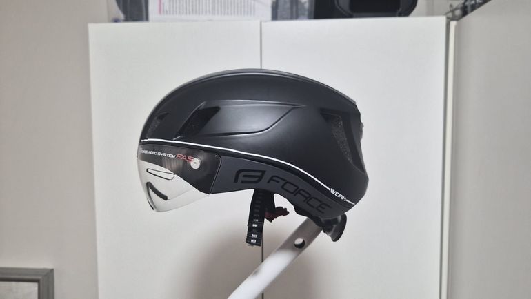 Brugt F3 Worm Force Aero Helmet bike — billede 2 af 8