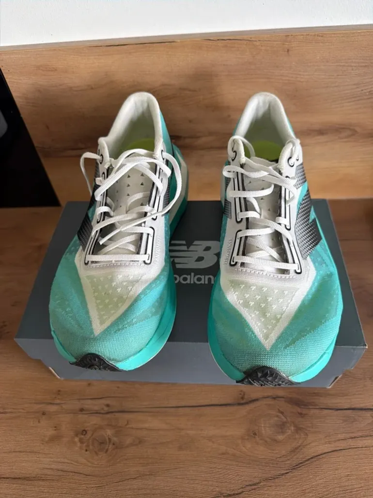 New Balance Elite v4 bike usato — immagine 2 di 5