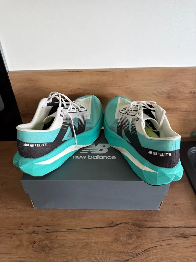 New Balance Elite v4 bike usato — immagine 3 di 5