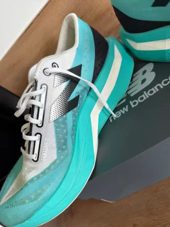 New Balance Elite v4 bike usato — immagine 4 di 5