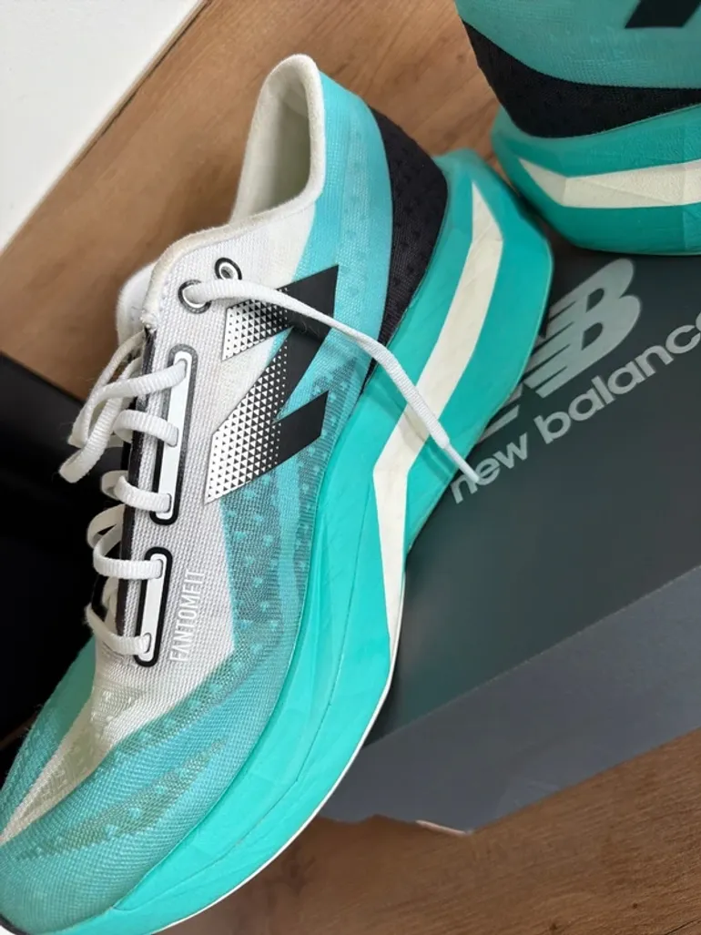 New Balance Elite v4 bike usato — immagine 4 di 5
