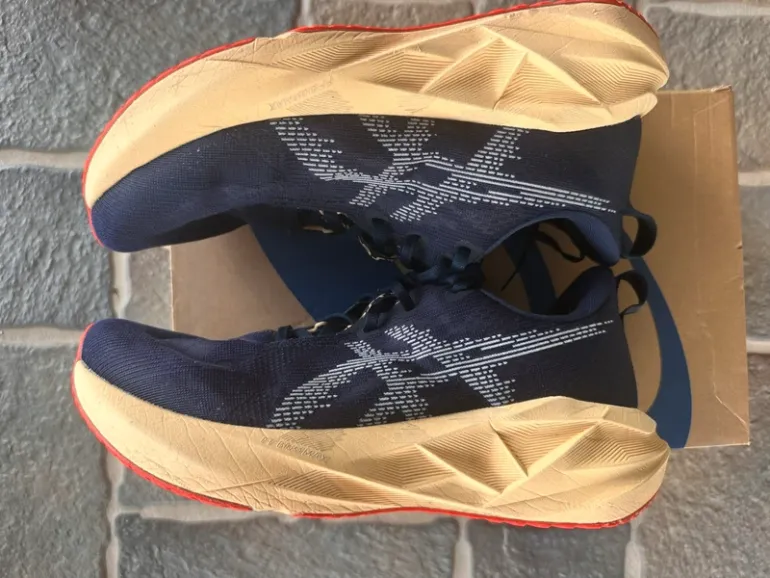 Gebrauchtes Asics Novablast 5 bike — Bild 5 von 7
