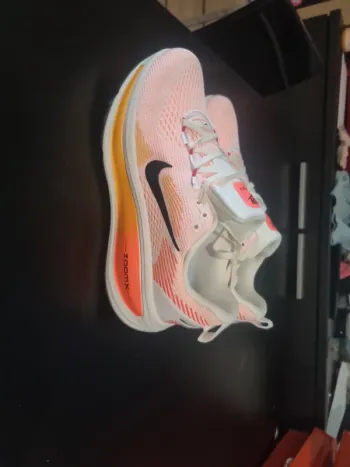 Używany Nike Vomero 18 Running Shoes