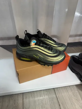 Used Nike Air 95 Running Shoes