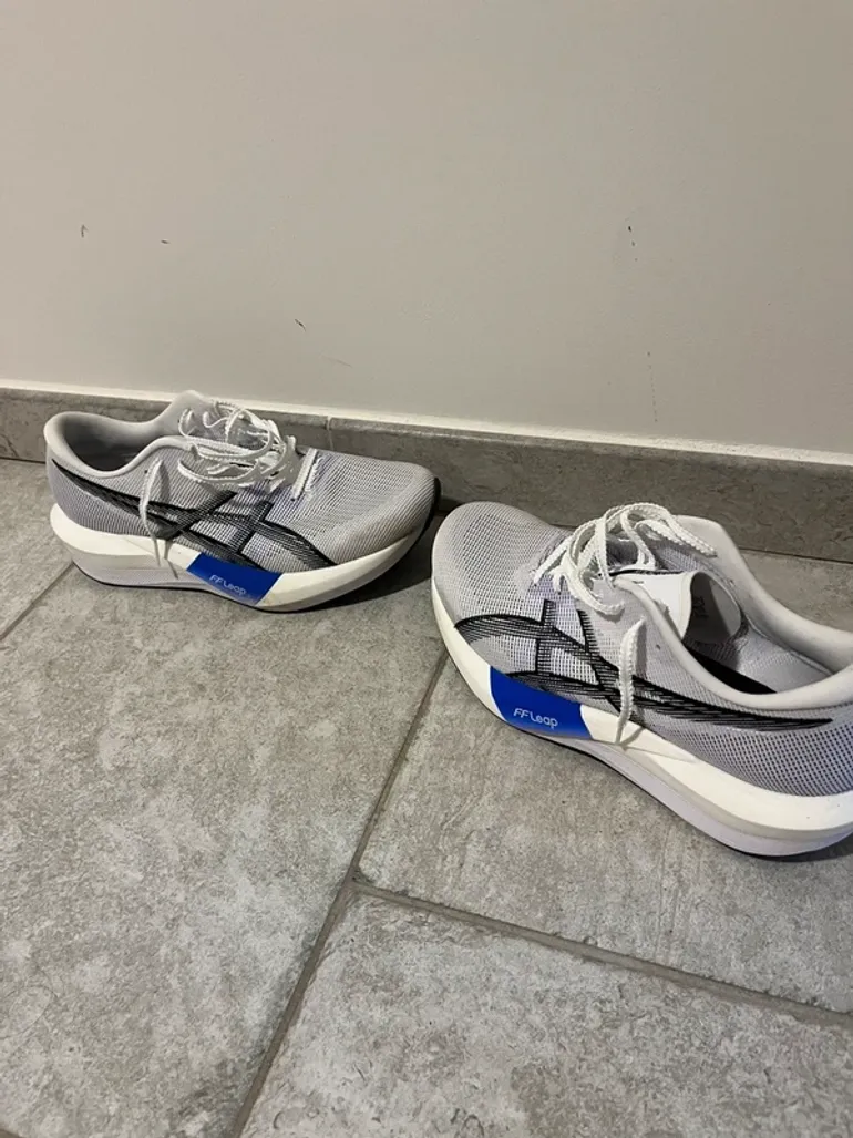 Used Asics Magic Speed 5 bike — image 3 of 5