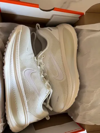 Brugt Nike Vomero 18 ESS Running Shoes