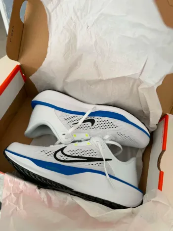 Used Nike Quest 6 Running Shoes