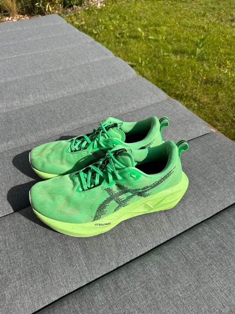 Used Asics Novablast 5 bike — image 2 of 6