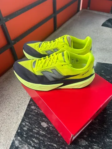 Używany New Balance FuelCell Rebel v5 Running Shoes