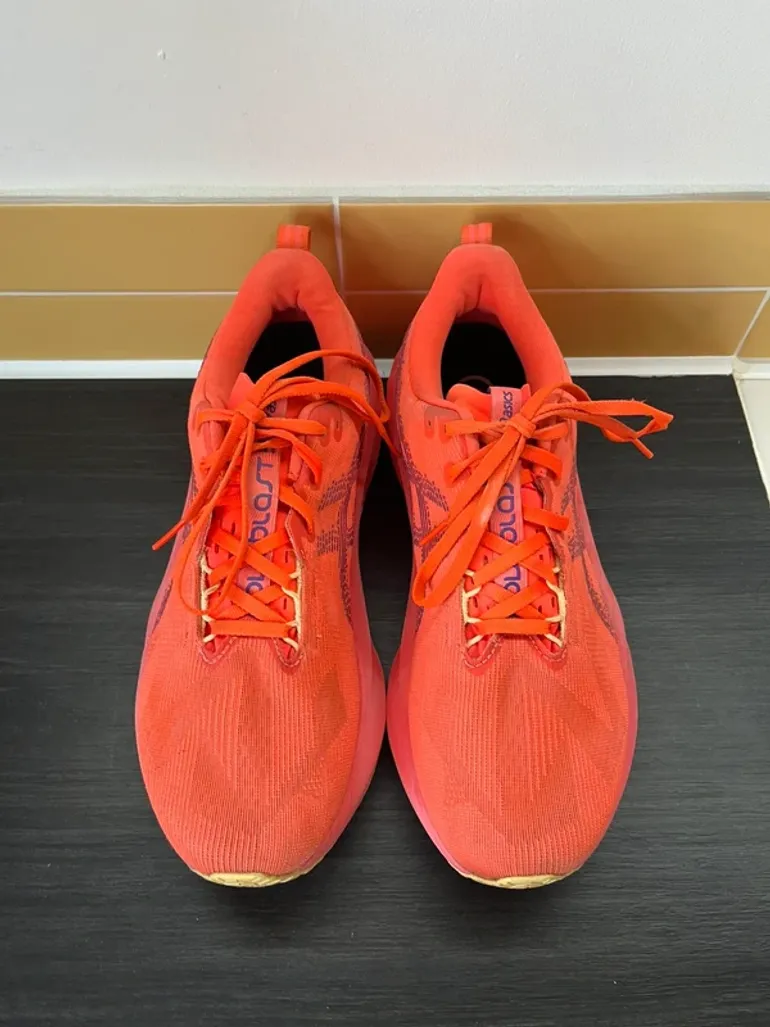Used Asics Novablast 5 bike — image 2 of 3
